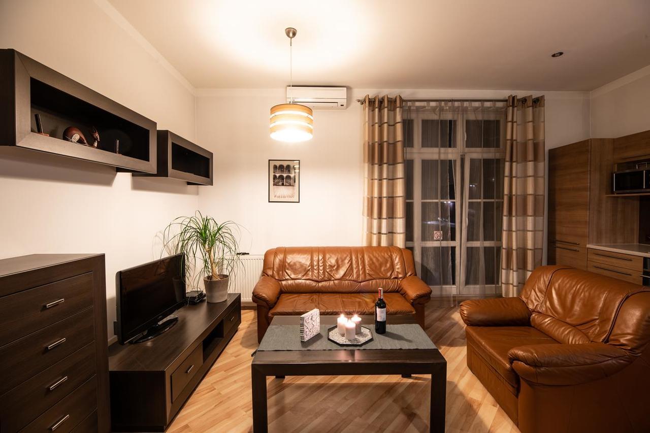 Cracow Rent Apartments - Spacious Apartments For 2-7 People In Quiet Area - Kolberga Street Nr 3 - 10 Min To Main Square By Foot Krakow Exterior photo